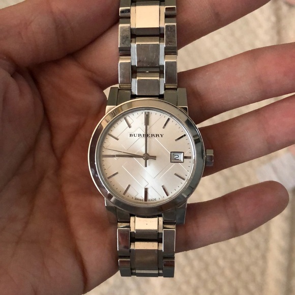 Women’s Burberry Watch - Picture 1 of 2